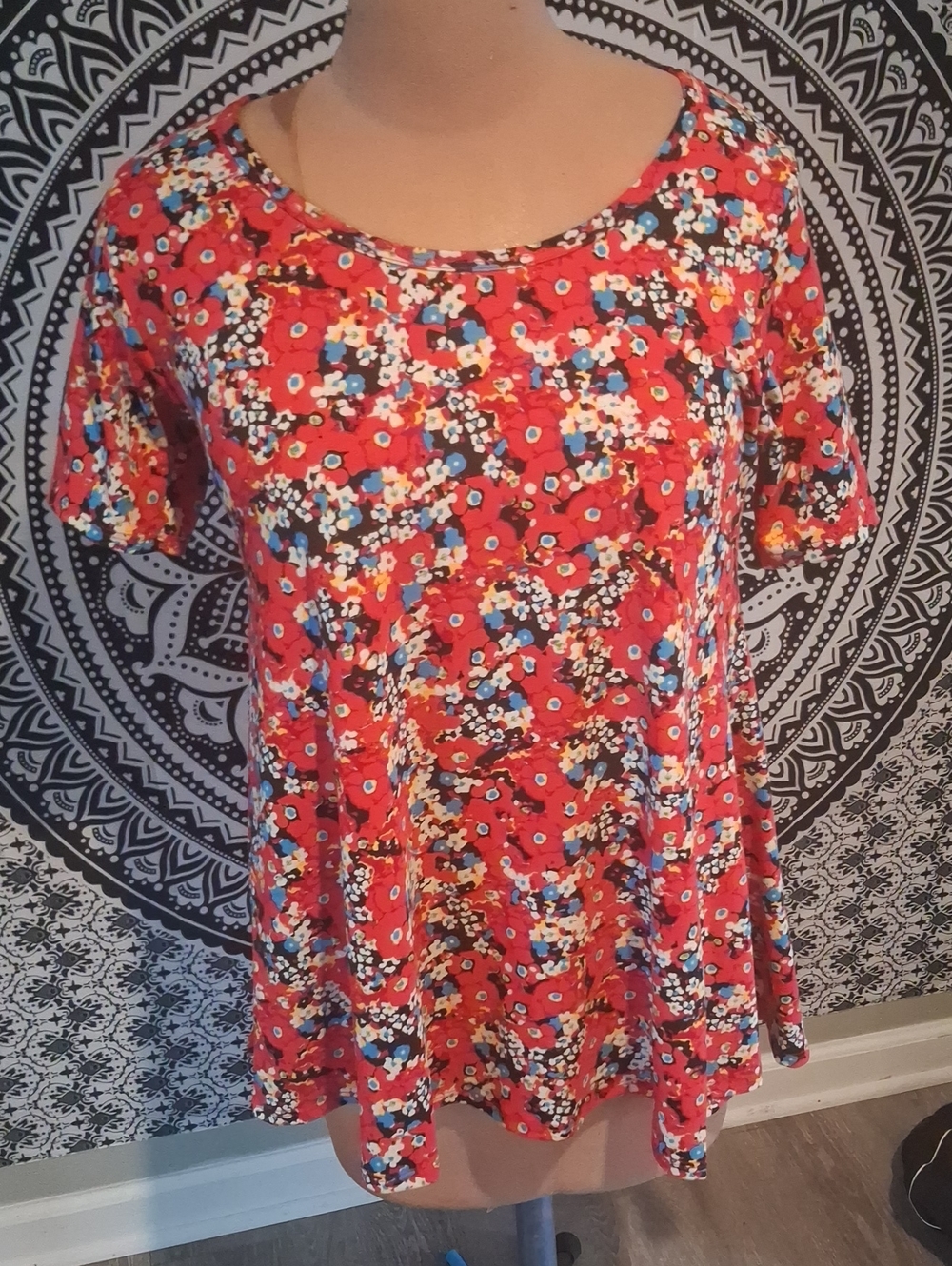 LuLaRoe Red Floral Short Sleeve Swing Tunic Top